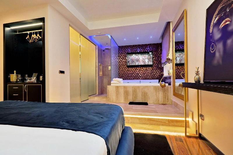 Spanish Diamond Luxury Suites & Jacuzzi galeri fotoğrafı