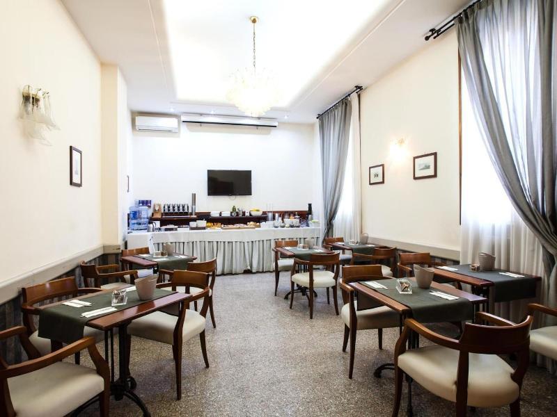 Astoria Deluxe Rooms galeri fotoğrafı