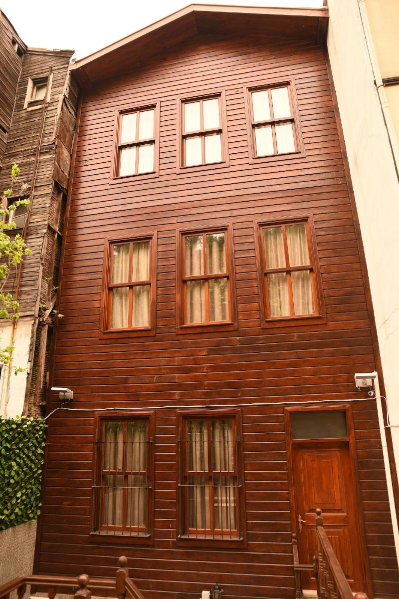 listing card gallery