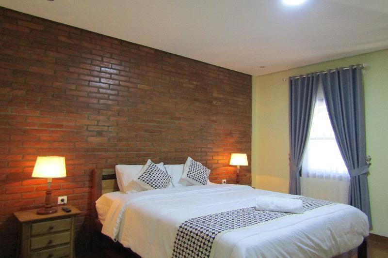 Nia Maretta House Syariah