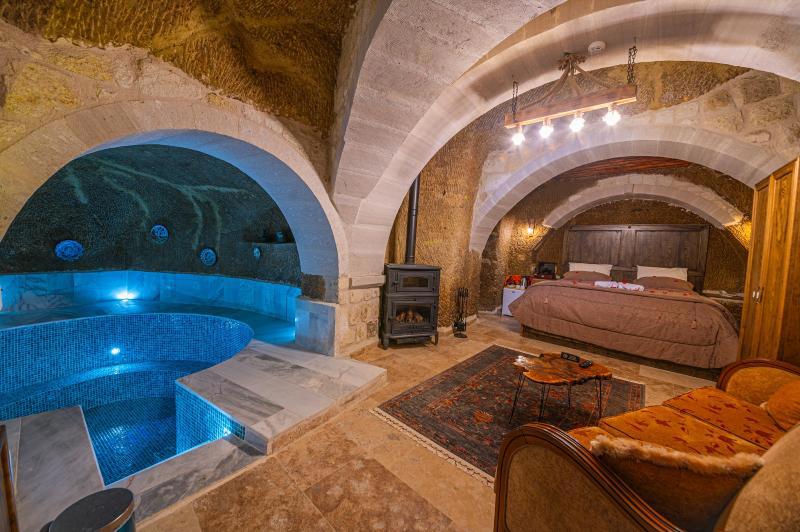Glamada Cave Suite