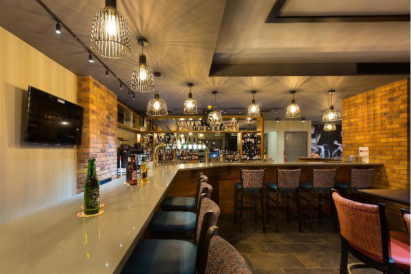 Castle Varagh Hotel & Bar
