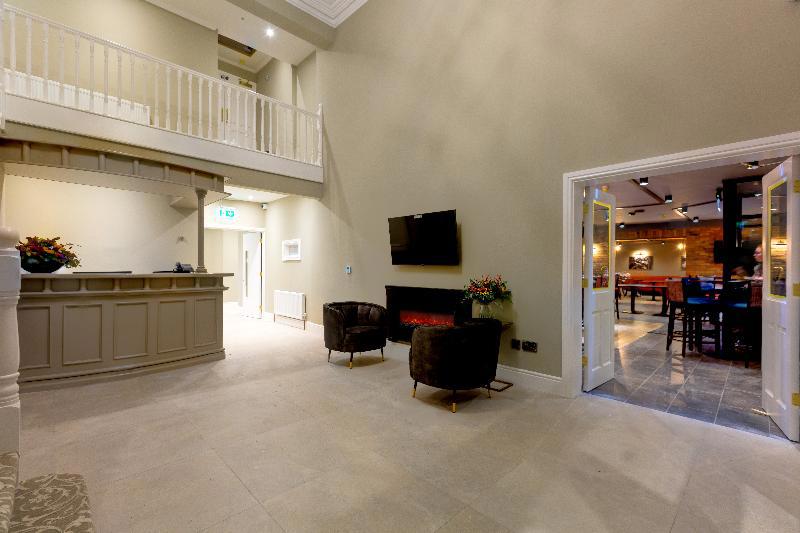 Castle Varagh Hotel & Bar