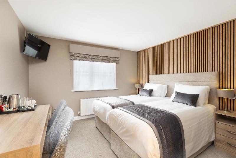 Castle Varagh Hotel & Bar