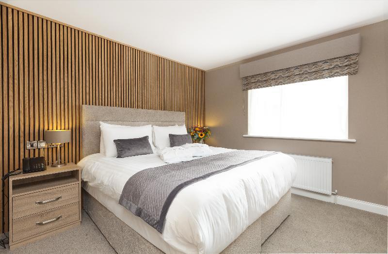 Castle Varagh Hotel & Bar