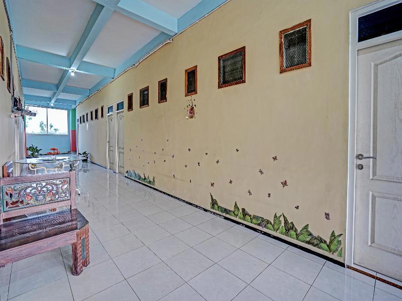 Oyo 91572 Kost Esklusif Barokah