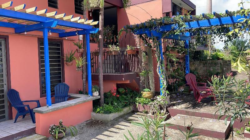 El Pequea O Hotel