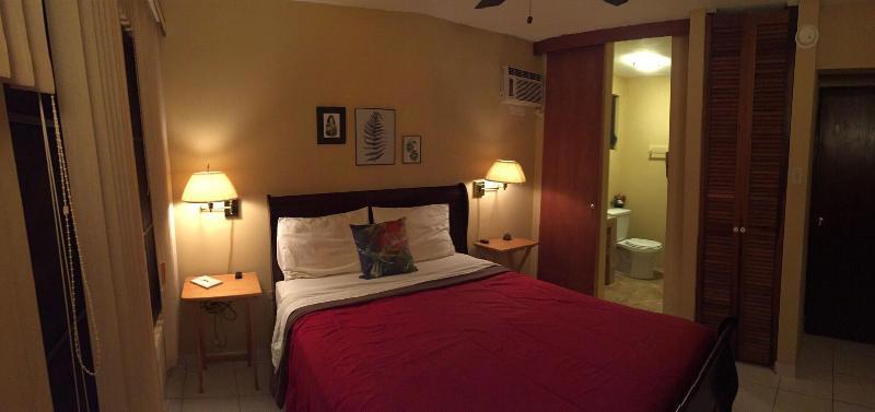 El Pequea O Hotel
