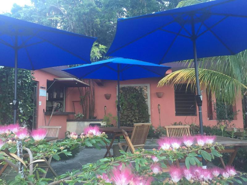 El Pequea O Hotel