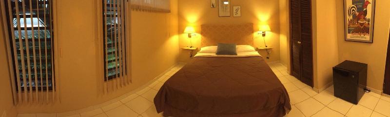 El Pequea O Hotel