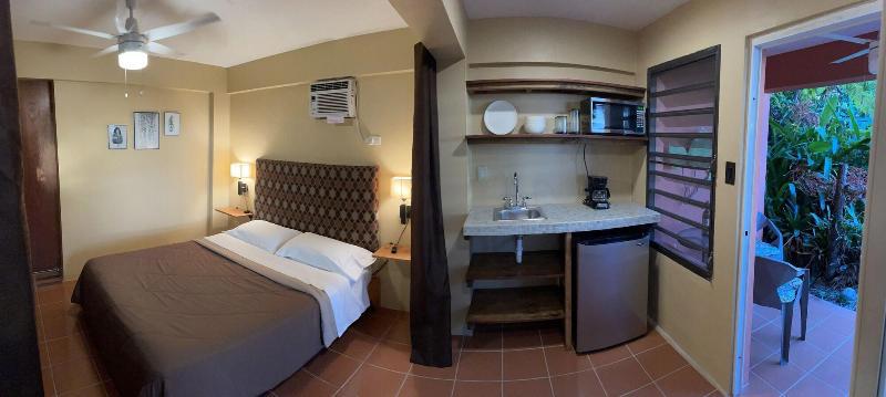 El Pequea O Hotel