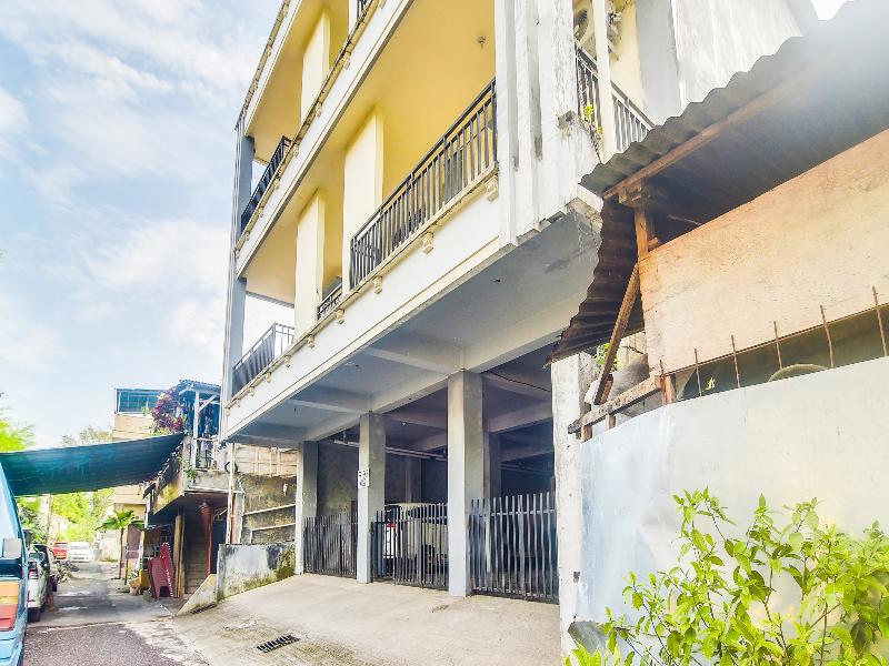 Oyo 91755 Priska Kost Dan Homestay