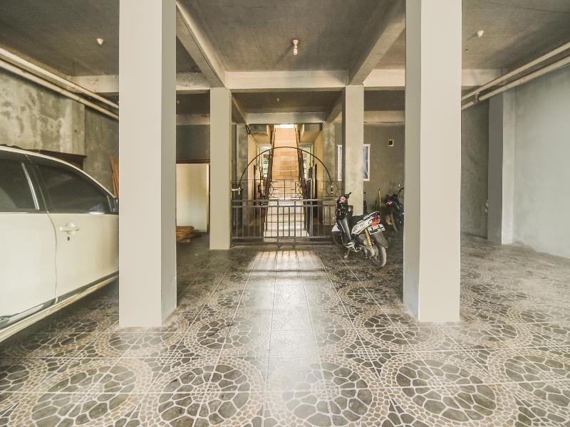Oyo 91755 Priska Kost Dan Homestay