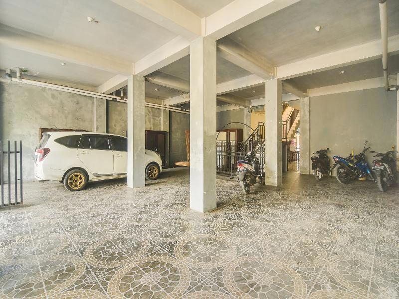 Oyo 91755 Priska Kost Dan Homestay