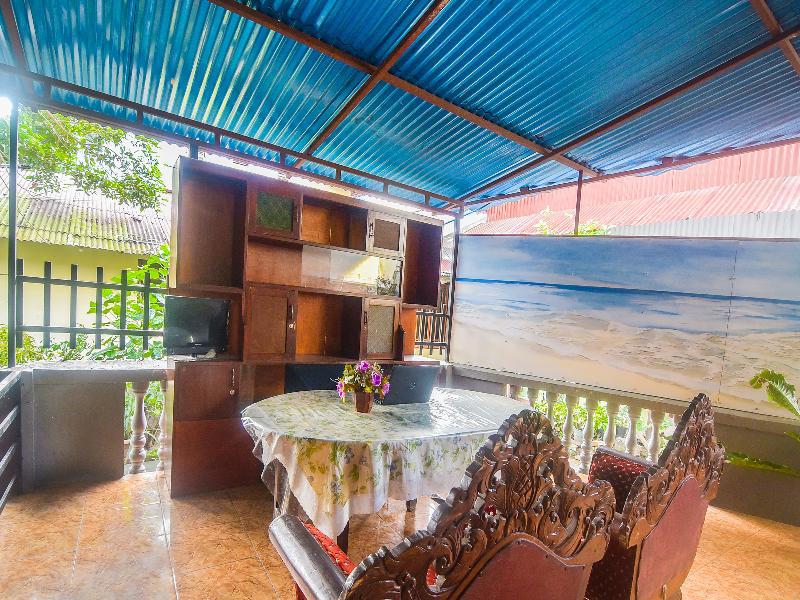 Oyo 91755 Priska Kost Dan Homestay