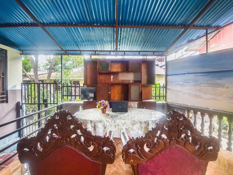 Oyo 91755 Priska Kost Dan Homestay