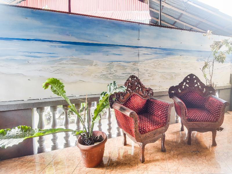 Oyo 91755 Priska Kost Dan Homestay