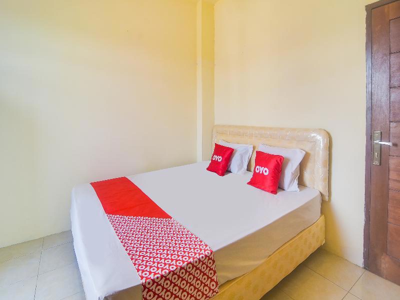 Oyo 91755 Priska Kost Dan Homestay