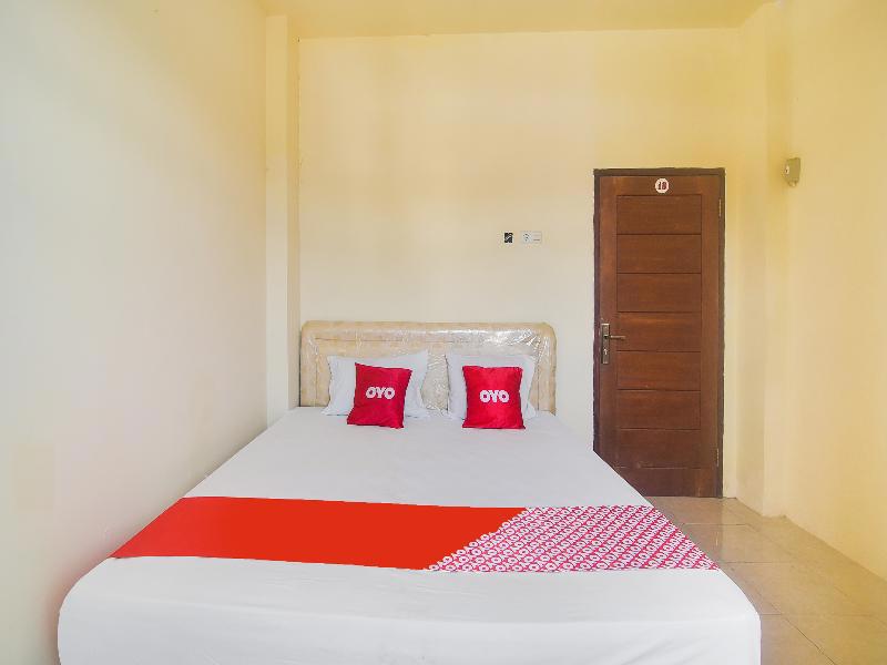 Oyo 91755 Priska Kost Dan Homestay