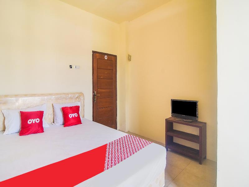 Oyo 91755 Priska Kost Dan Homestay