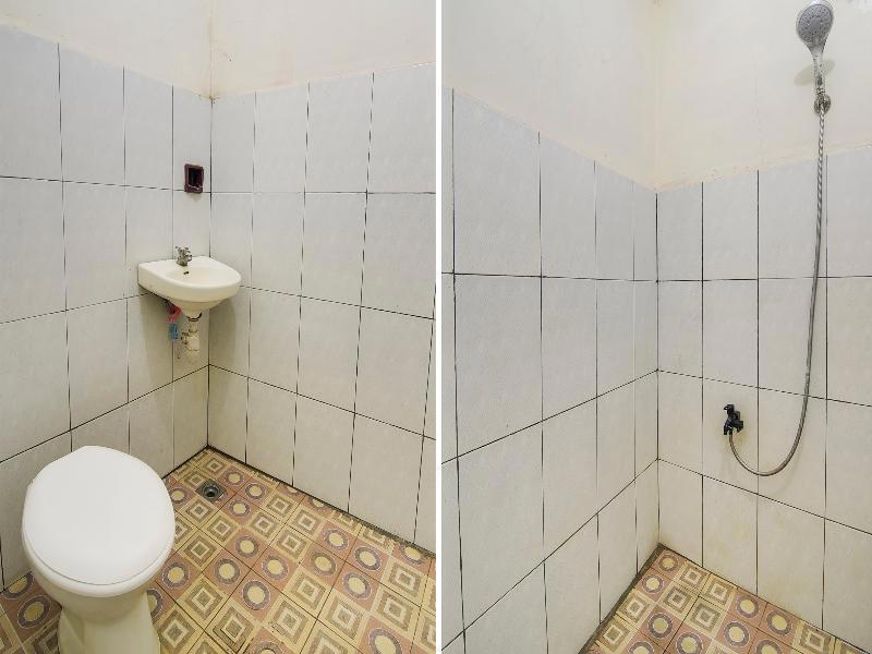 Oyo 91755 Priska Kost Dan Homestay
