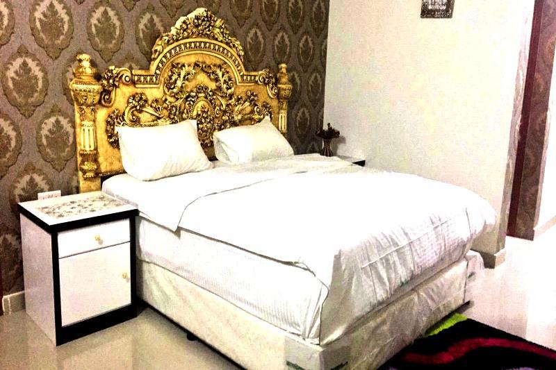 Capital O 141 Golden Rays Hotel