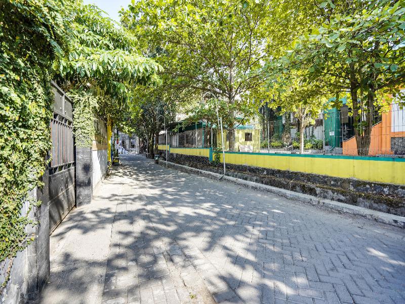 Spot On 91745 Rumah Kost Gresik Syariah