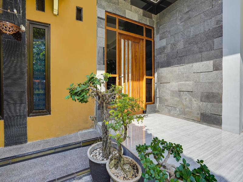 Spot On 91745 Rumah Kost Gresik Syariah