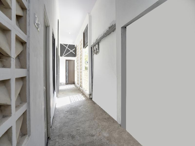 Spot On 91745 Rumah Kost Gresik Syariah