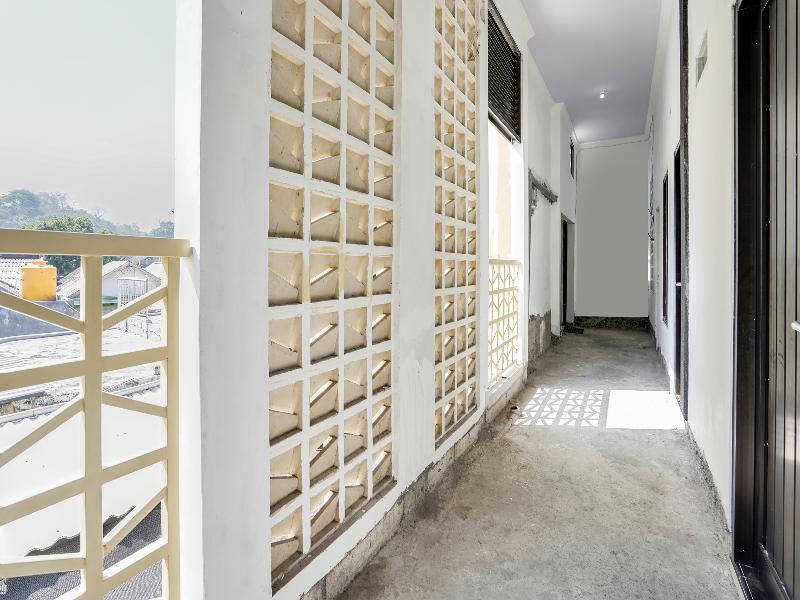 Spot On 91745 Rumah Kost Gresik Syariah