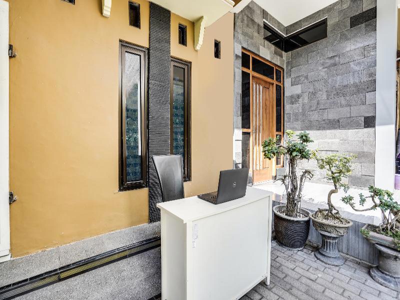 Spot On 91745 Rumah Kost Gresik Syariah
