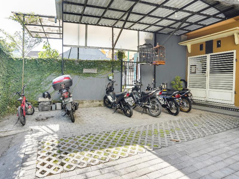 Spot On 91745 Rumah Kost Gresik Syariah