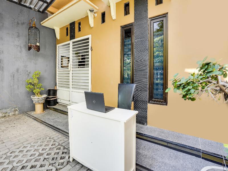 Spot On 91745 Rumah Kost Gresik Syariah