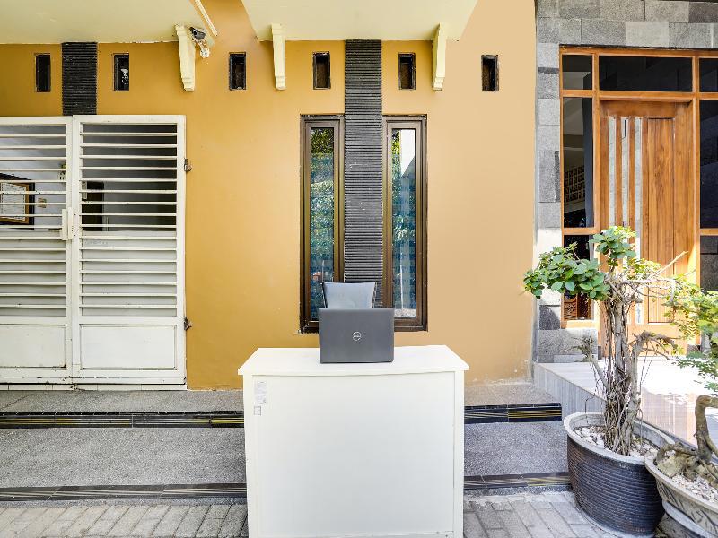 Spot On 91745 Rumah Kost Gresik Syariah