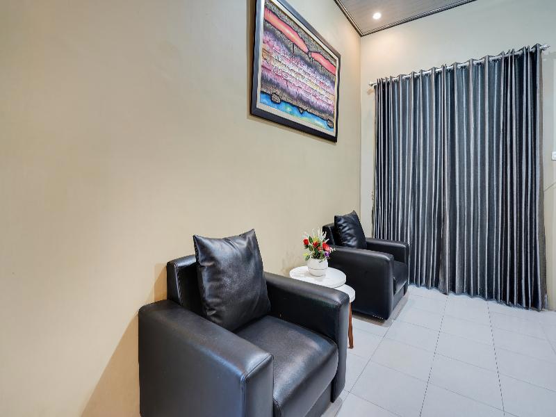 Spot On 91745 Rumah Kost Gresik Syariah