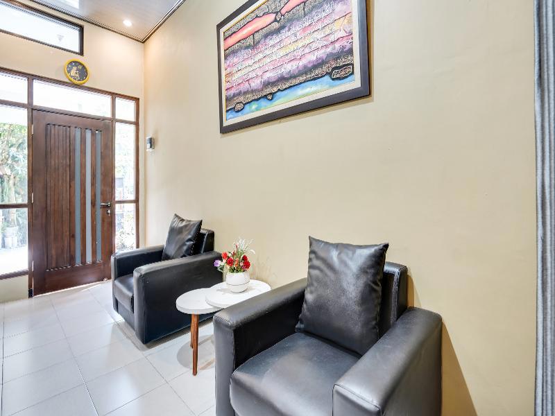 Spot On 91745 Rumah Kost Gresik Syariah