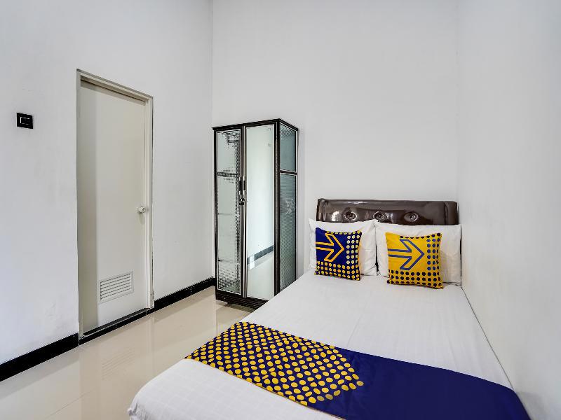 Spot On 91745 Rumah Kost Gresik Syariah