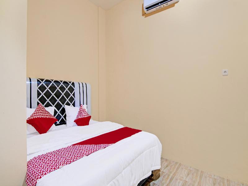 Oyo 91835 Djasur Kost