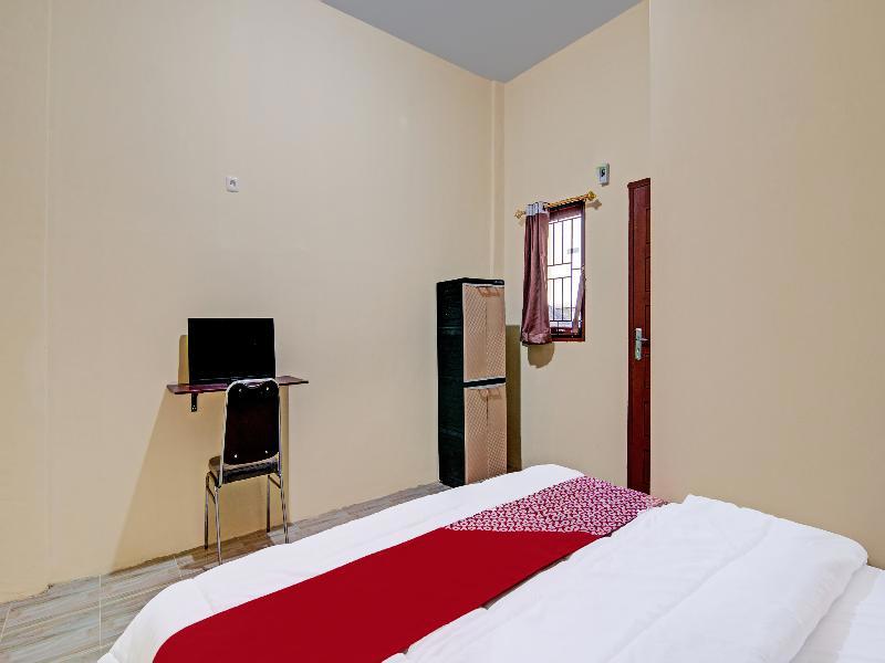 Oyo 91835 Djasur Kost