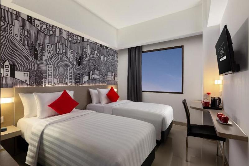 Hotel Neo Gading Solo