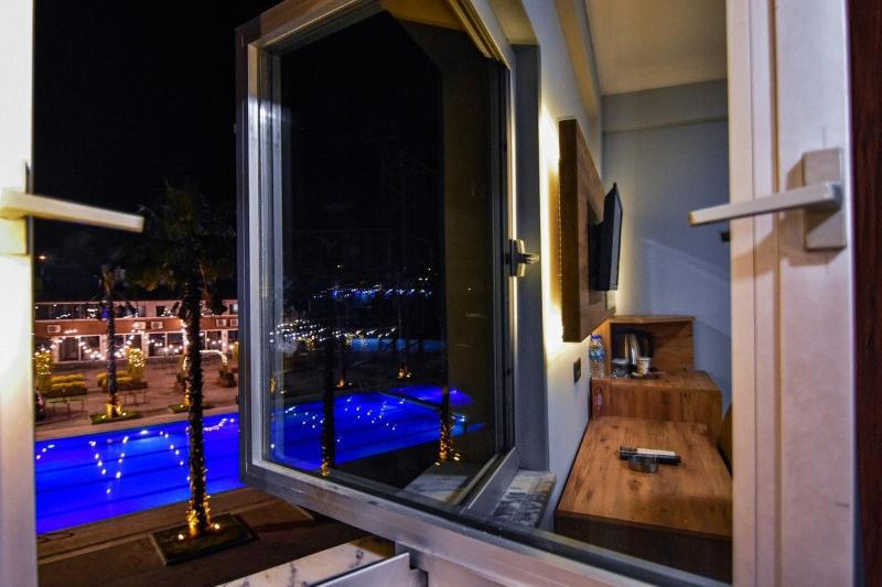 Green Palace Suite Hotel