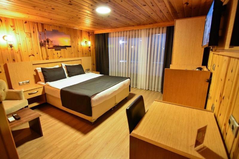 Green Palace Suite Hotel