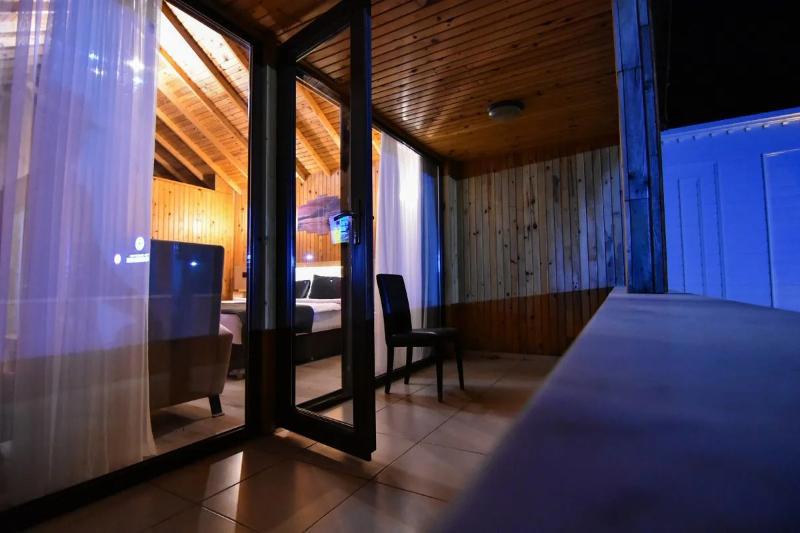Green Palace Suite Hotel