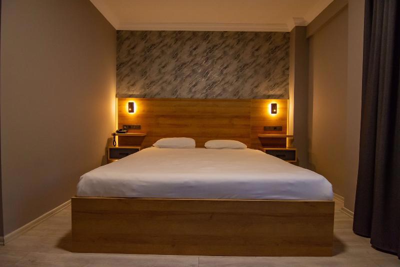 Green Palace Suite Hotel
