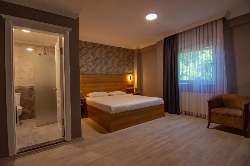 Green Palace Suite Hotel