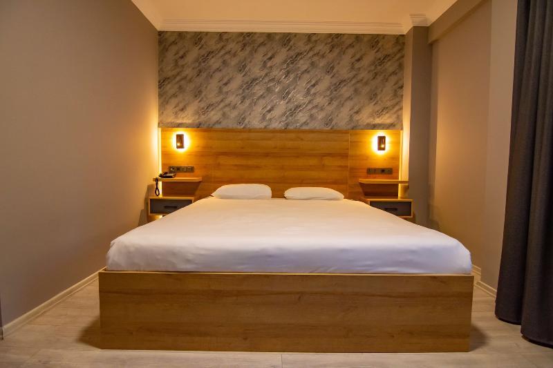 Green Palace Suite Hotel