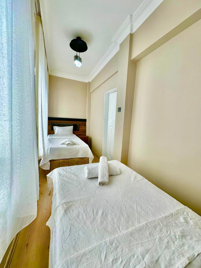 Standart Double Aile Odası with balcony (full double bed) (bed type is subject to availability)