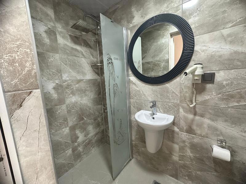 Grand Lavin Hotel