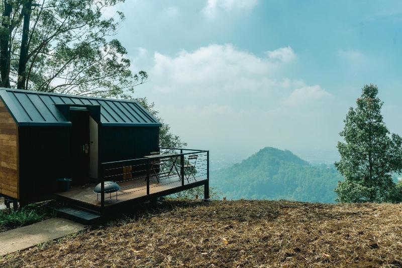 Bobocabin Coban Rondo Malang