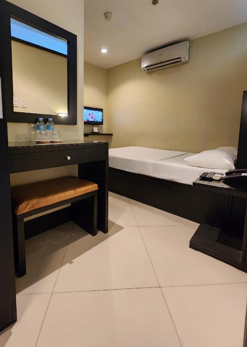 Green Glass Hotel